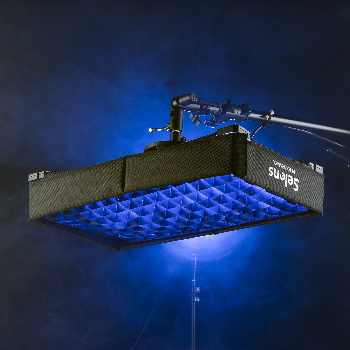 Flexipanel 100S Pro 100W RGBWW LED Flexible Fabric Light -  إضاءة قماشيه قابله للطي ١٠٠ واط